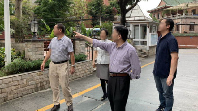 Officials from the Religious Affairs Bureau of a locality are going around for inspectioN