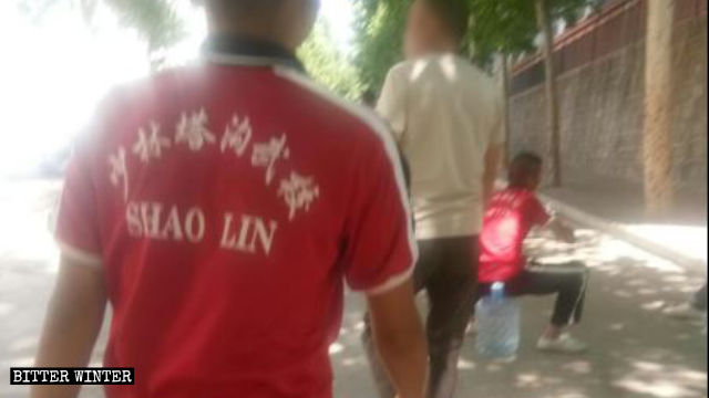 The Chinese character for temple is absent