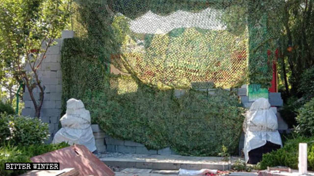 The sealed-off entrance to the Arhat Hall