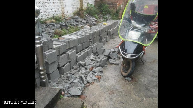 Authorities demolished the newly-built exterior wall of a meeting venue of the old Local Church in Ji’an city in June.